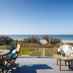 Bright & Dreamy On the Beach Garden & Balcony