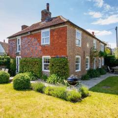 Country cottage in pretty village quay views