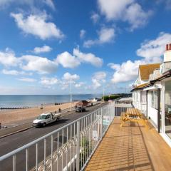 Stunning Beachfront Apt w Balcony & Sea Views