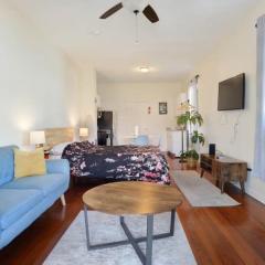 Fabulous Franklin studio steps from St Claude Ave