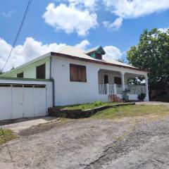 Maison familiale Jeanne Le Moule location saisonnière 4 - 7 pers