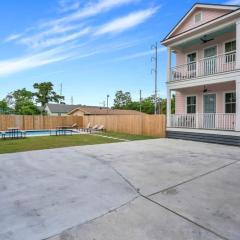 Elegant 4bd with Pool and Off Street Parking