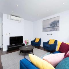 Stylish 3BR Flat in the Heart of Soho London