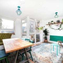 Cozy 1-Bedroom Oasis with Balcony in London's Heart