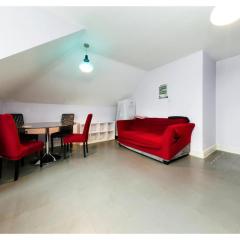 Chic Croydon 2BR Flat - Free Parking