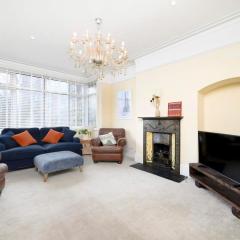 Charming 2BR Flat with Garden
