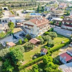 elia villa raches