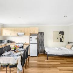 Great value Stylish 2BR Granny Flat Heritage Park