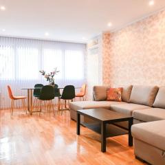 For You Rentals Apartamento Espacioso de Tres Dormitorios en Madrid ORE51