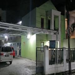 OYO 93861 Adinda Guest House Syariah