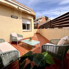 House with terrace connected with Downtown&Airport