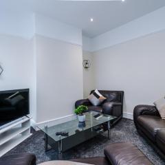 Cosy Modern 3-BR Apartment - Sleeps 5