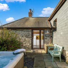 Old Round House with hot tub