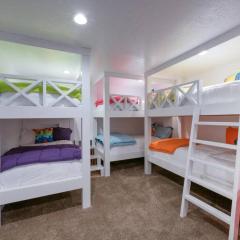 Fully loaded, 12 beds, cool bunk room, hot tub!