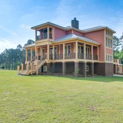 Secluded Home with Deck - Near Downtown Fitzgerald!