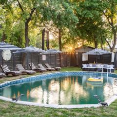 Empire by AvantStay Pool Hot Tub and Firepit 20 Minutes to Downtown Austin