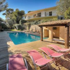 FRGK "Villa avec Vue Panoramique et Jardin Verdoyant près de Cannes"