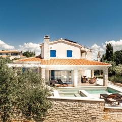 Beautiful Villa Torre III with sauna in Tar