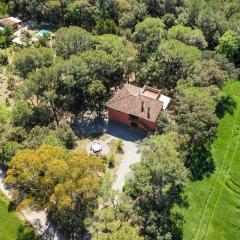 Charming country house with pool and huge garden