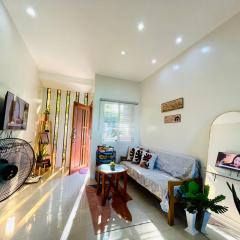 Cozy Flat-Fully Furnished Filipino Minimalist Inspired Unit with 40" Andriod TV Near Airport