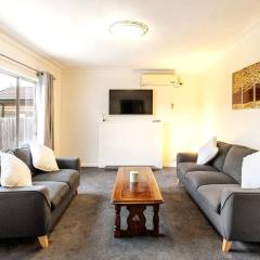 Charming Home Near Melbourne Airport & CBD