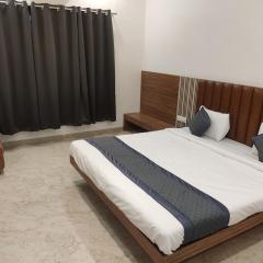 Hotel Nandan pure veg Restaurant and lodging