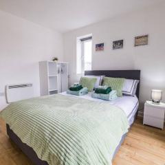 Modern 2 Bed Flat Free Parking City Centre
