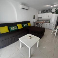 Luminoso y con Airco - D4 - frente a la piscina en Mareverde