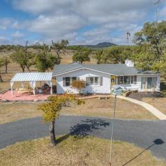 Comfort Ranch w Fire Pit - Near Wineries & River