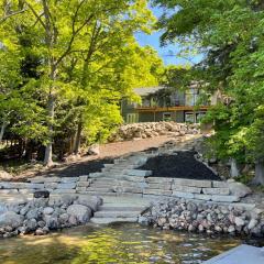 Mirror Mirror Fabulous newly renovated 8 bedroom Muskoka cottage