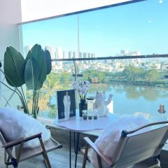 3-Studio Delasol River View, Free Infinity Pool - 5 minutes to BenThanh MKT