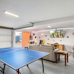 3 Bedroom Home - Pickleball - pool - fire pit