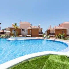 Beautiful Flat with heated pool near the beach