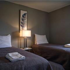 2 Bedroom Harbor Front Condo 5L