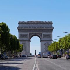 Studette Paris Champs Élysées