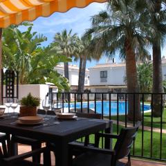 Magnífico Adosado con Piscina en Urb. Palm Beach