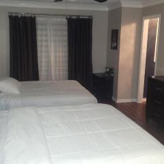 Stylish Ensuite Master bedroom in Kanata South