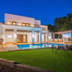 Villa Waterfront by Abahana Villas