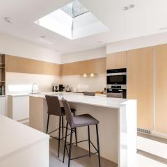 Urban Living - 2Bed 2Bath in South Kensington