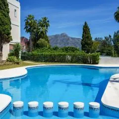 Holiday Home Ivy green golf view by Interhome