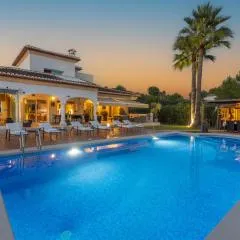Villa Pacifica by Abahana Villas