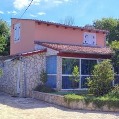 Komfortables Ferienhaus in Šišan mit Terrasse, Garten und Grill