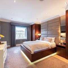 Spacious 4-Bedroom Apartment in Amsterdam