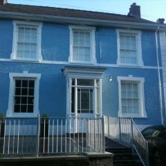 Guild Hall, sleeps 8 with parking in New Quay