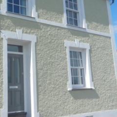 3 Prospect Place, New Quay, sleeps 6, parking, sea views, dog friendly