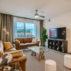 Five Star Hotel-Style 2BD-Apartment at the Domain Shopping Center