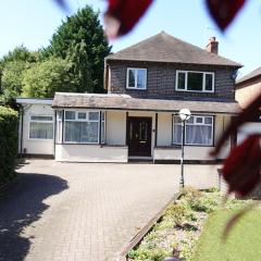 Large 4 Bed House, Sleeps 7, Near NEC, BHX, City Centre