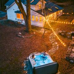 Sauna & Hot Tub Creekfront Oasis - Hikers Hollow