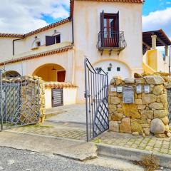 Mikè House- Appartamento con balcone a Sos Alinos