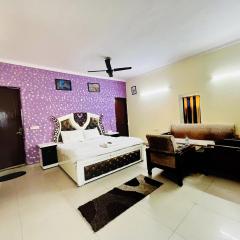Roomshala 167 Hotel Red Near AIIMS